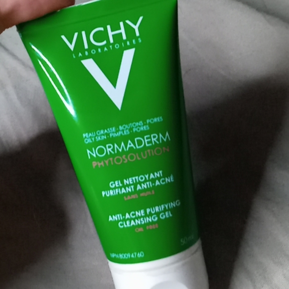 I am selling acne face products for oily skin - Picture 2 of 5